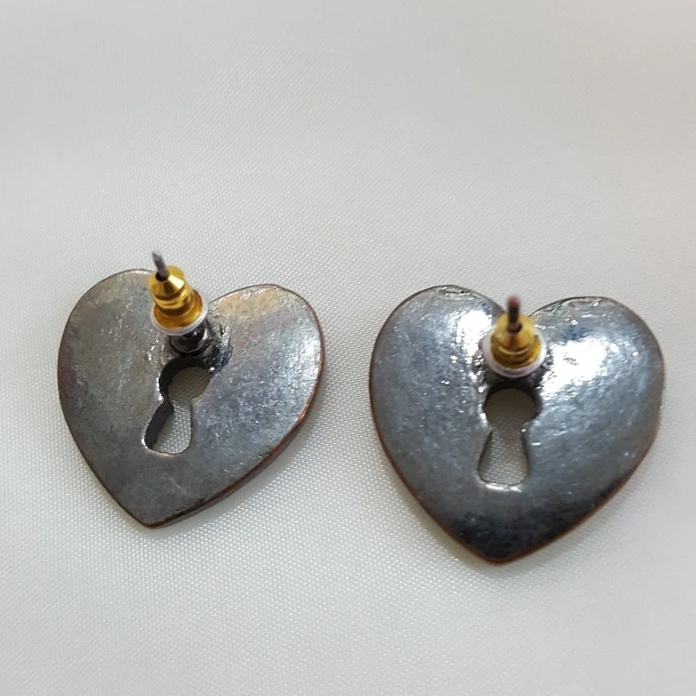 Keyhole‎ Heart Earring - Black Crystals